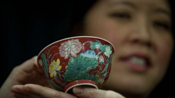 康熙御制琺瑯彩蓮花圖碗之謎