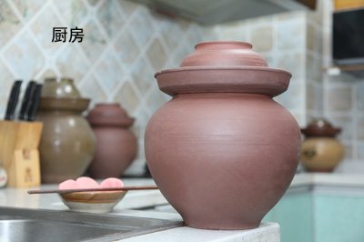 泡菜壇子外面滲鹽是怎么回事？