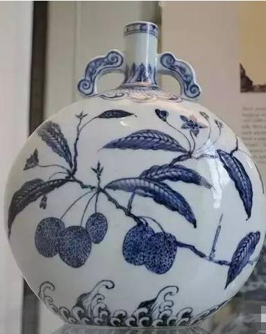 明永樂青花折枝荔枝紋雙耳扁壺