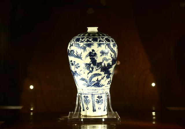 元青花：蕭何月下追韓信梅瓶