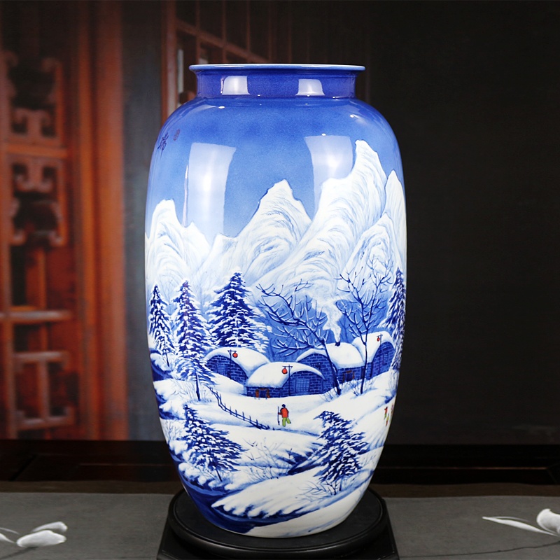 景德鎮名家手繪雪景藝術品花瓶(圖1)