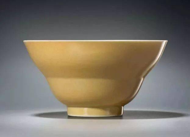 清代米黃色釉瓷器(圖4)